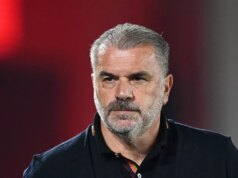 Ange Postecoglou sa po nástupe do novej práce chystá na novú špionážnu misiu Premier League NOTTINGHAM, ANGLICKO - 2. OKTÓBRA: Ange Postecoglou, manažér Nottingham Forest, sa pozerá na zápas fázy MD2 UEFA Európskej ligy 2025/26 medzi Nottingham Forest FC a FC Midtjylland na City Ground 2. októbra 2025 v Nottinghame v Anglicku. (Foto Gareth Copley/Getty Images)