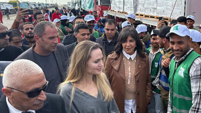 Angelina Jolie navštívila egyptský priechod Rafah, ktorý dodáva pomoc do Angelina Jolie navštívila egyptský priechod Rafah, ktorý dodáva pomoc do Gazy | Gaza