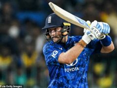 Anglicko vyzvalo ľavé pole, aby otvorilo Rehana Ahmeda, skôr než konvenčná brilantnosť Joea Roota pomôže turistom vyhrať na Srí Lanke vyrovnanie série, píše RICHARD GIBSON Joe Root pomohol nasmerovať Anglicko k víťazstvu v ich druhej ODI proti Srí Lanke