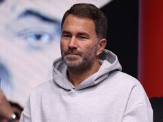 Anthony Joshua možno už NIKDY nebude bojovať, pripúšťa Eddie Hearn – ako promotér informuje o stave boxera po nehode, pri ktorej zahynuli dvaja jeho najlepší priatelia Anthony Joshua možno už nikdy nebude boxovať po autonehode, podľa jeho promotéra Eddieho Hearna (na obrázku)