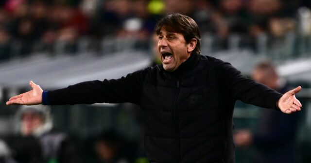 Antonio Conte posiela hráčom Neapolu ohnivú správu s piatimi slovami, Taliansky tréner Neapola Antonio Conte gestikuluje počas futbalového zápasu talianskej Serie A medzi Juventusom a Neapolom na Allianz Stadium v Turíne 25. januára 2026