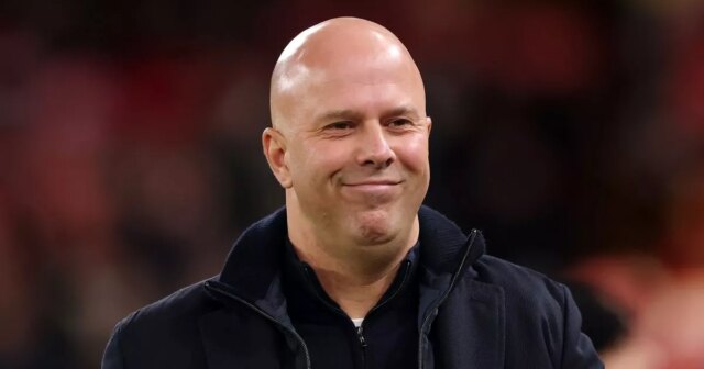 LONDÝN, ANGLICKO - 14. DECEMBRA: Marc Guehi z Crystal Palace sa pozerá počas zápasu Premier League medzi Crystal Palace a Manchester City v Selhurst Parku 14. decembra 2025 v Londýne v Spojenom kráľovstve. (Foto: Sebastian Frej/Getty Images)