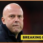 Tréner Liverpoolu Arne Slot reaguje počas remízy 0:0 proti Leedsu