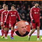 Arne Slot reaguje počas remízy Liverpoolu 0:0 s Arsenalom na Emirates Stadium