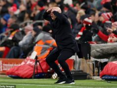 Arne Slot odhalil ďalší problém Liverpoolu po odstránení úniku informácií, hviezdu, ktorá vyzerá bez nápadov – a mladý talent, ktorý dokázal, že si zaslúži viac minút v žrebovaní v Leedse, píše LEWIS STEELE Arne Slot opravil únik, ale vytvoril ďalší problém, keď Liverpool remizoval s Leedsom 0:0