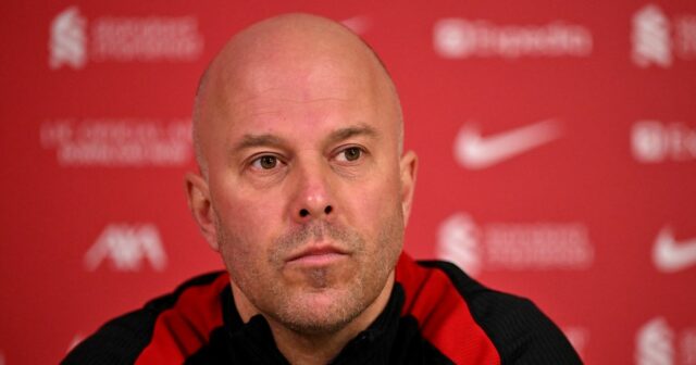 Tréner Liverpoolu Arne Slot hovoril na tlačovej konferencii