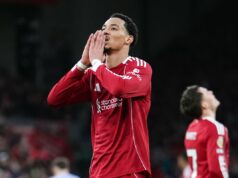 Arne Slot poskytuje informácie o zranení Huga Ekitikeho pred testovacím výletom do Arsenalu s lídrom Premier League Download app from appStore