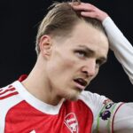 Arsenal a Liverpool si podajú ruky a po predvídateľnom smradu pokračujú