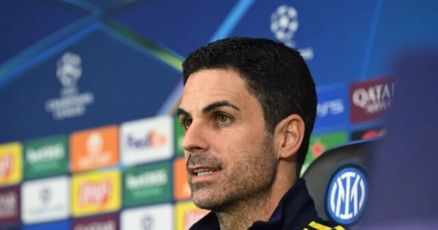 Mikel Arteta hovorí pre médiá pred zápasom Arsenalu Ligy majstrov proti Interu Miláno