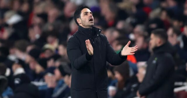 Mikel Arteta, manažér Arsenalu, reaguje počas zápasu Premier League medzi Arsenalom a Aston Villou na Emirates Stadium 30. decembra 2025 v Londýne, Anglicko.