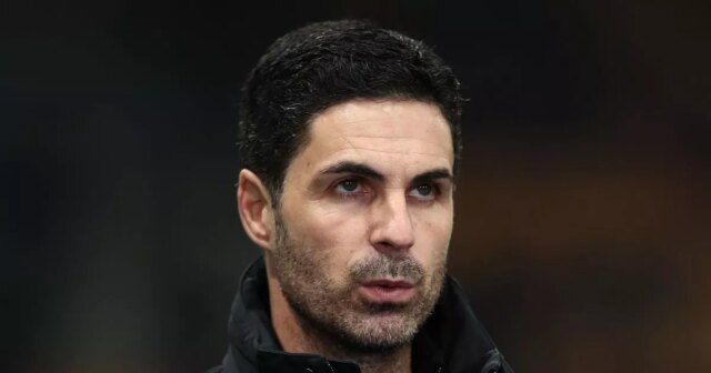 Mikel Arteta sa pozerá.