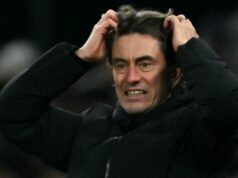 Arsenal posmech Thomasa Franka vidí, ako fanúšikovia sypú soľ do rán šéfa Tottenhamu, keď pribúdajú výzvy na vyhodenie Thomas Frank počas zápasu tretieho kola Emirates FA Cup medzi Tottenhamom Hotspur a Aston Villa na štadióne Tottenham Hotspur.