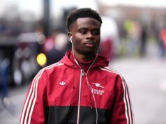 Arsenal zasiahol zranený Bukayo Saka niekoľko minút pred zápasom v Leedse Arsenal zasiahol zranený Bukayo Saka niekoľko minút pred zápasom v Leedse
