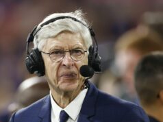 Arsene Wenger vyzdvihol dvoch hráčov Arsenalu, ktorí boli „nervózni“ z porážky v Man Utd Arsene Wenger vyzdvihol dvoch hráčov Arsenalu, ktorí boli „nervózni“ z porážky v Man Utd
