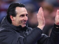 Aston Villa a Nottingham Forest objavujú po postupe súperov z Európskej ligy : Unai Emery manažér / hlavný tréner Aston Villy tlieska
