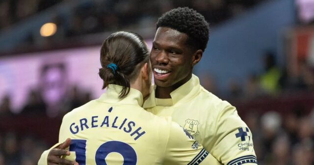 BIRMINGHAM, ANGLICKO - 18. JANUÁRA: Morgan Rogers z Aston Villy vyzerá skľúčene počas zápasu Premier League medzi Aston Villou a Evertonom vo Villa Parku 18. januára 2026 v anglickom Birminghame. (Foto: James Gill – Danehouse/Getty Images)