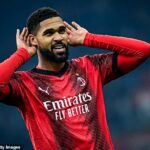 Stredopoliar AC Miláno Ruben Loftus-Cheek je medzi kandidátmi, o ktorých Aston Villa uvažuje, keď chce nahradiť Boubacara Kamaru