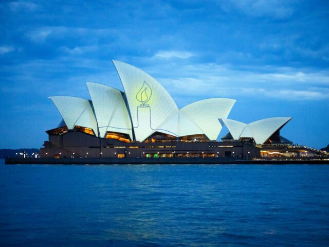 Austrália oslavuje deň smútku za obete masovej streľby na pláži Austrália oslavuje deň smútku za obete masovej streľby na pláži Bondi | Kriminálne správy