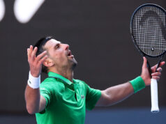 Australian Open: Je to pre Novaka Djokoviča? Španiel Carlos Alcaraz (R) si podáva ruku s Talianom Jannikom Sinnerom (L) po ich exhibičnom tenisovom zápase v Inspire Arene v Incheone 10. januára 2026. (Foto: Jung Yeon-je / AFP cez Getty Images)