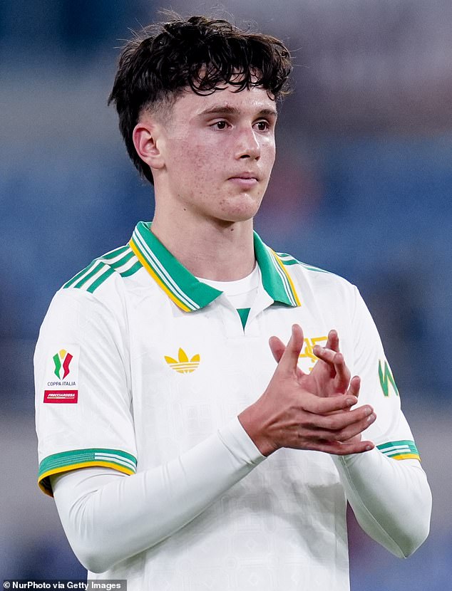 Austrálska tínedžerská senzácia skórovala pri debute za taliansky gigant Rím Austrálsky futbal má oficiálne novú hviezdu po tom, čo 16-ročný Antonio Arena skóroval svojim prvým dotykom za Serie A gigants Roma