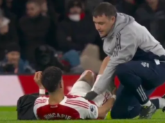 BREAKING Arsenal utrpel ĎALŠIE zranenie proti Liverpoolu, keď hviezda Gunners odstúpila BREAKING Arsenal utrpel ĎALŠIE zranenie proti Liverpoolu, keď hviezda Gunners odstúpila