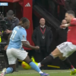 BREAKING VAR potvrdzuje dôvod, prečo nebol Diogo Dalot z Man Utd vylúčený za hororový zápas proti Man City