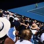 TENNIS AUSTRALIAN OPEN, Jasmine Paoliniová z Talianska sa pripravuje podávať počas zápasu 1. kola žien proti Bieloruske Aliaksandre Sasnovich v 1. deň tenisového turnaja Australian Open 2026 v Melbourne Parku v Melbourne, nedeľa 18. januára 2026. MELBOURNE VICTORIA AUSTRALIA NIE JE ARCHIVOVANÁ PUBLICATIONxNOTxINxAUSxNZLxPNGxFIJxVANxSOLxTGA Copyright: xJOELxCARRETTx 20260118151788490786