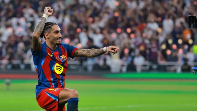 Barcelona vyhrala španielsky superpohár – manažér Barcy Flick chváli Raphinhu za „neuveriteľnú“ mentalitu
