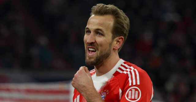 Anglický útočník Bayernu Mníchov #09 Harry Kane reaguje počas futbalového zápasu nemeckej prvej ligy Bundesligy medzi FC Bayern Mníchov a Mainz 05 v Mníchove v južnom Nemecku 14. decembra 2025. (Foto: Karl-Josef HILDENBRAND / AFP cez Getty Images) / PREDPISY DFL ZAKAZUJÚ AKÉKOĽVEK POUŽITIE FOTOGRAFIE/VIDEOGRAFIE