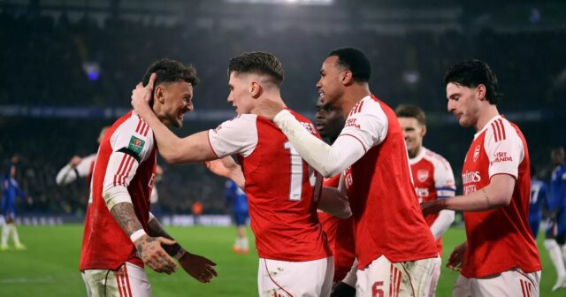 Ben White jasne potvrdil, že Viktor Gyokeres tvrdí, že je Ben White oslavuje so svojimi spoluhráčmi z Arsenalu