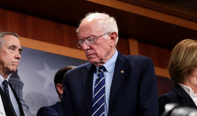 Bernie Sanders odsudzuje Trumpov útok na Venezuelu | Napätie medzi Bernie Sanders odsudzuje Trumpov útok na Venezuelu | Napätie medzi USA a Venezuelou
