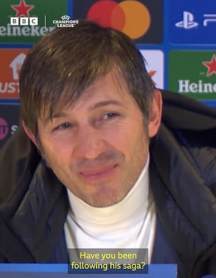 Bizarný moment otázka Davida Beckhama omráči manažéra Ligy majstrov po Manažér Pafos FC zostal zmätený po tom, čo dostal otázku týkajúcu sa sporu Brooklyna Beckhama s jeho rodičmi Davidom a Victoriou.