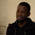 Bobi Wine povedal Al-Džazíre, že ušiel pred policajnou raziou počas volieb v Ugande | Protesty
