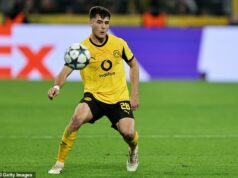 Borussia Dortmund sa „zúrila na Chelsea“ kvôli „nezvyčajnému“ rozhodnutiu o prestupovej klauzule po tom, čo náhle odvolala požičaného centra späť Borussia Dortmund sa hnevá na rozhodnutie Chelsea odvolať Aarona Anselmina