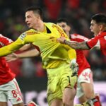 Brankár Benficy strelil impozantný gól v 98. minúte, keď vypukol zápas Ligy majstrov Realu Madrid