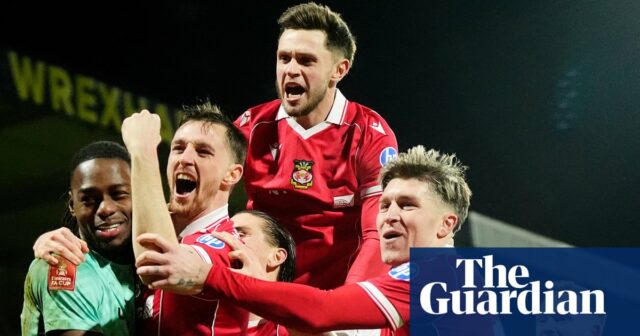 Brankár Okonkwo je hrdinom, keď Wrexham šokoval Nottingham Forest v rozstrele FA Cupu | FA Cup
