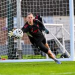 Brankár Liverpoolu Rafaela Borggrafe (25) si odpykával trest na šesť zápasov za používanie rasovo diskriminačných výrazov minulé leto počas predsezónneho tréningového kempu.