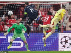 Brankárska sláva! Brankár Benfiky skóroval v bláznivom závere proti Realu Madrid a ukoristil konečné miesto v play off Ligy majstrov pre tím Josého Mourinha Brankár Benficy Anatolij Trubin strelil proti Realu Madrid neskutočnú hlavičku