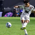 Souza sa chystá prestúpiť do Tottenhamu Hotspur zo Santosu po tom, čo sa oba kluby dohodli na zmluve za 19-ročného ľavého obrancu v hodnote 13 miliónov libier.