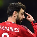 Portugalský stredopoliar Manchestru United č. 08 Bruno Fernandes gestikuluje počas futbalového zápasu tretieho kola anglického FA Cupu medzi Manchestrom United a Brightonom a Hove Albionom na štadióne Old Trafford v Manchestri na severozápade Anglicka 11. januára 2026. (Foto: PETER POWELL / AFP cez Getty Images) / OBMEDZENÉ PRE REDAKCIU. Nepoužívať s nepovolenými audio, video, dátami, súpiskami zápasov, klubovými/ligovými logami alebo „živými“ službami. Online použitie v zápase je obmedzené na 120 obrázkov. Ďalších 40 obrázkov môže byť použitých v predĺžení. Žiadna emulácia videa. Používanie sociálnych médií počas zápasu je obmedzené na 120 obrázkov. Ďalších 40 obrázkov môže byť použitých v predĺžení. Nepoužíva sa v stávkových publikáciách, hrách alebo publikáciách pre jednotlivé kluby/ligy/hráčov. /