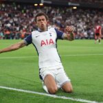 Brennan Johnson oslavuje víťaza finále Európskej ligy