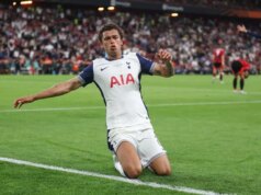 Brutálne rozhodnutie Tottenhamu Brennan Johnson, keď sa Crystal Palace presúva Brennan Johnson oslavuje víťaza finále Európskej ligy