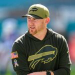 Buffalo Bills najíma Joea Bradyho ako svojho nového hlavného trénera, ktorý nahradí Seana McDermotta