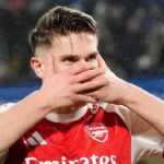 Viktor Gyokeres oslavuje skórovanie počas semifinálového zápasu prvého zápasu Carabao Cupu.