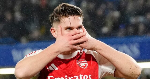 Viktor Gyokeres oslavuje skórovanie počas semifinálového zápasu prvého zápasu Carabao Cupu.