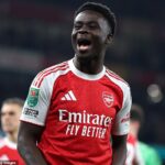Bukayo Saka sa dohodol na novej a vylepšenej zmluve s Arsenalom do roku 2031