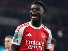 Bukayo Saka súhlasil s novou dohodou s Arsenalom do roku 2031, vďaka čomu sa stal najlepšie zarábajúcim klubom Bukayo Saka sa dohodol na novej a vylepšenej zmluve s Arsenalom do roku 2031