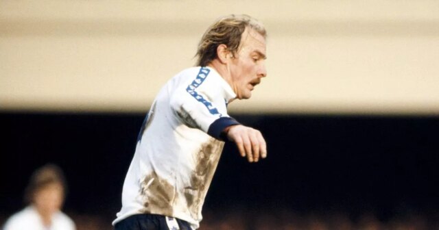 Terry Yorath hrá za Tottenham Hotspur