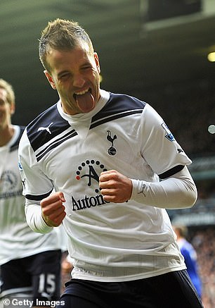 Bývalá hviezda Tottenhamu zakročila, aby zachránila problémovú ikonu šípok Raymonda Rafael van der Vaart (na snímke) chce pomôcť Raymondovi van Barneveldovi