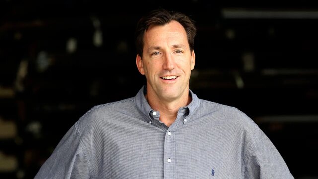 Bývalá hviezda Trail Blazers Chris Dudley oznámila ponuku na guvernéra Oregonu
